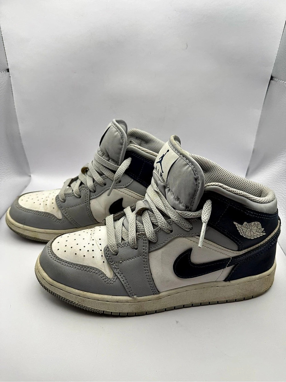 Nike Air Jordan 1 Mid White Midnight Navy Wolf Grey DQ8426-104 Sz 5.5Y/Women’s 7